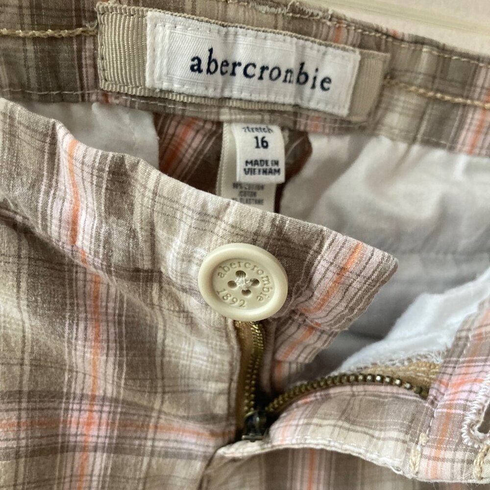 Abercrombie Plaid Shorts - Picture 4 of 12